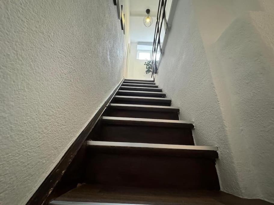 Townhouse Fuer 10 Personen Mit Garten Esslingen am Neckar Esterno foto