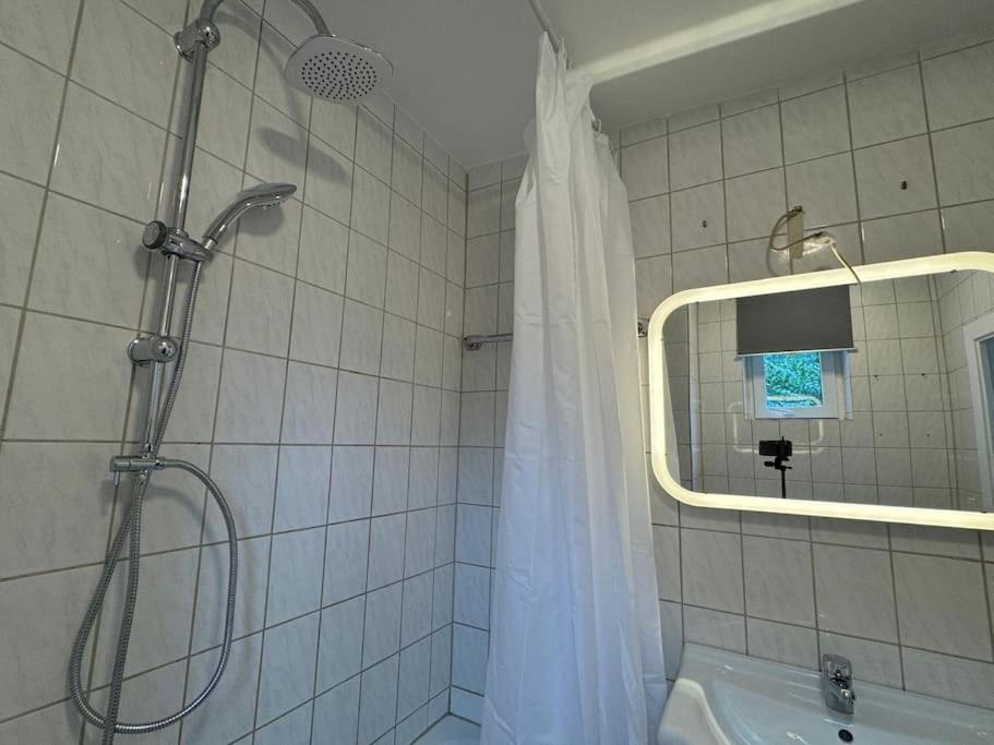 Townhouse Fuer 10 Personen Mit Garten Esslingen am Neckar Esterno foto