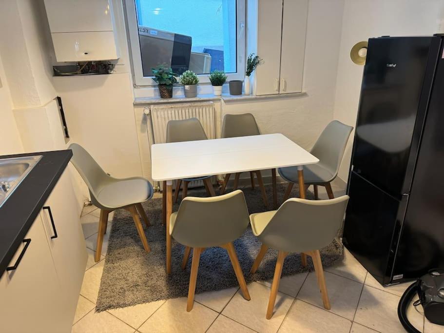 Townhouse Fuer 10 Personen Mit Garten Esslingen am Neckar Esterno foto