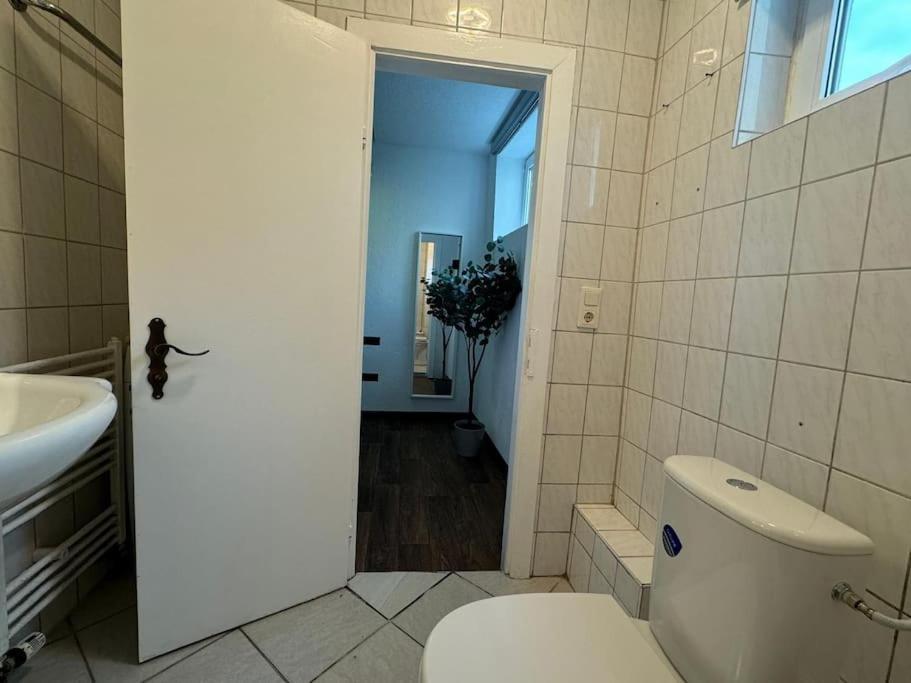 Townhouse Fuer 10 Personen Mit Garten Esslingen am Neckar Esterno foto